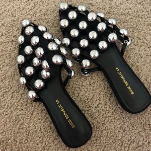 NWOT Flat silver and black sandals